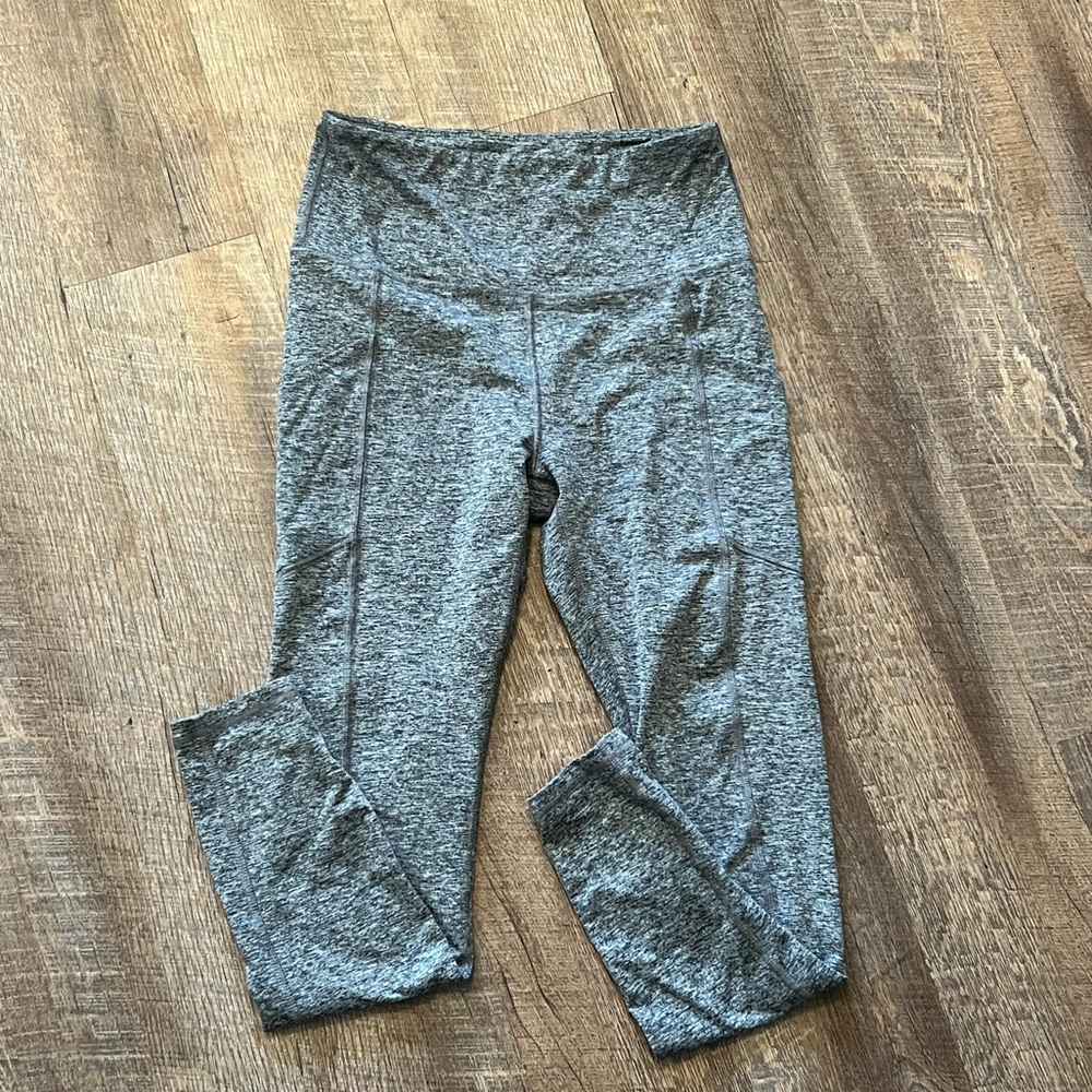 Women’s leggings with side pockets